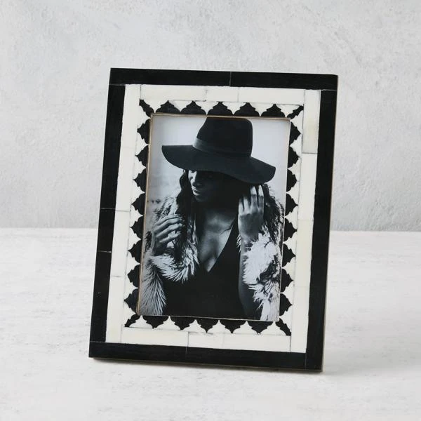 Nikki Chu - Zeek Frame 1 Nikki Chu - Zeek Frame